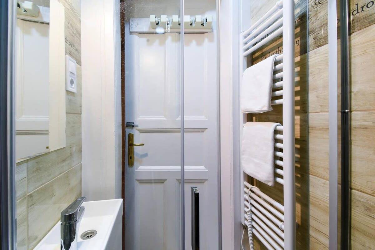 Very Central Very Spacious New Home ブダペスト エクステリア 写真