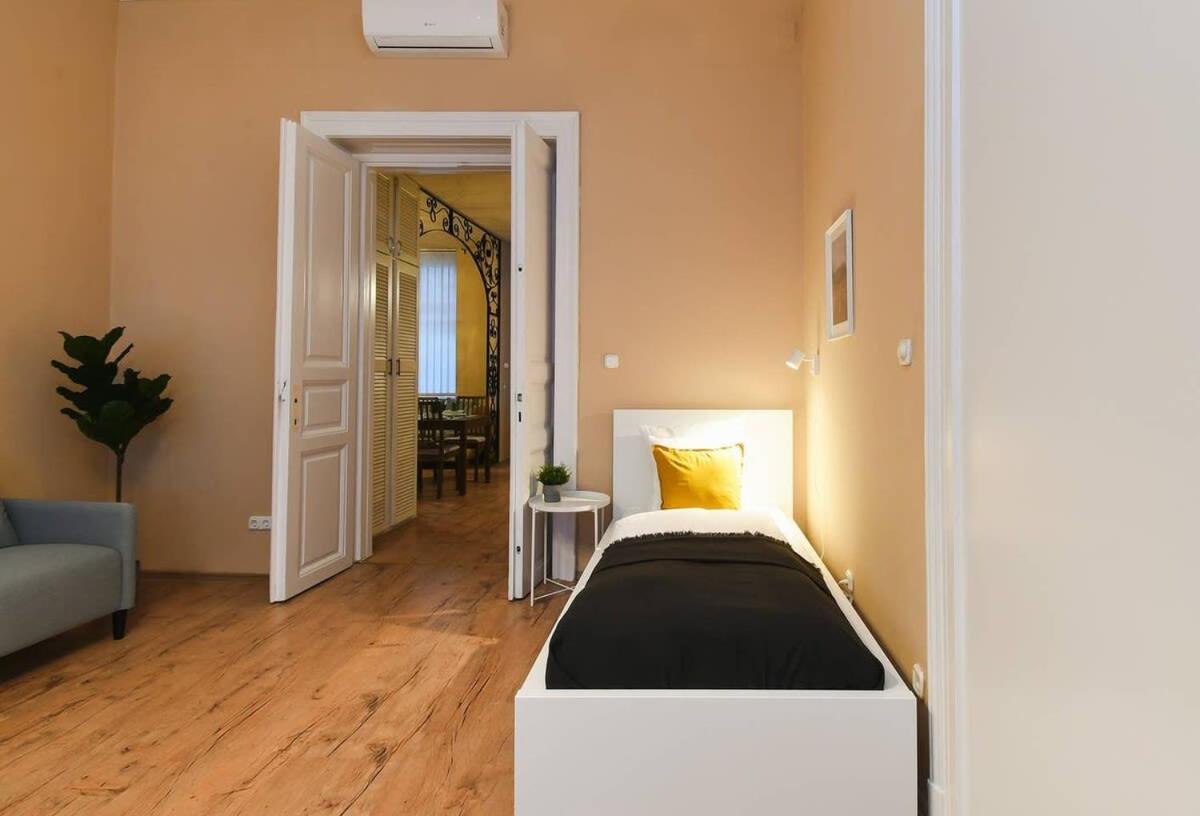 Very Central Very Spacious New Home ブダペスト エクステリア 写真