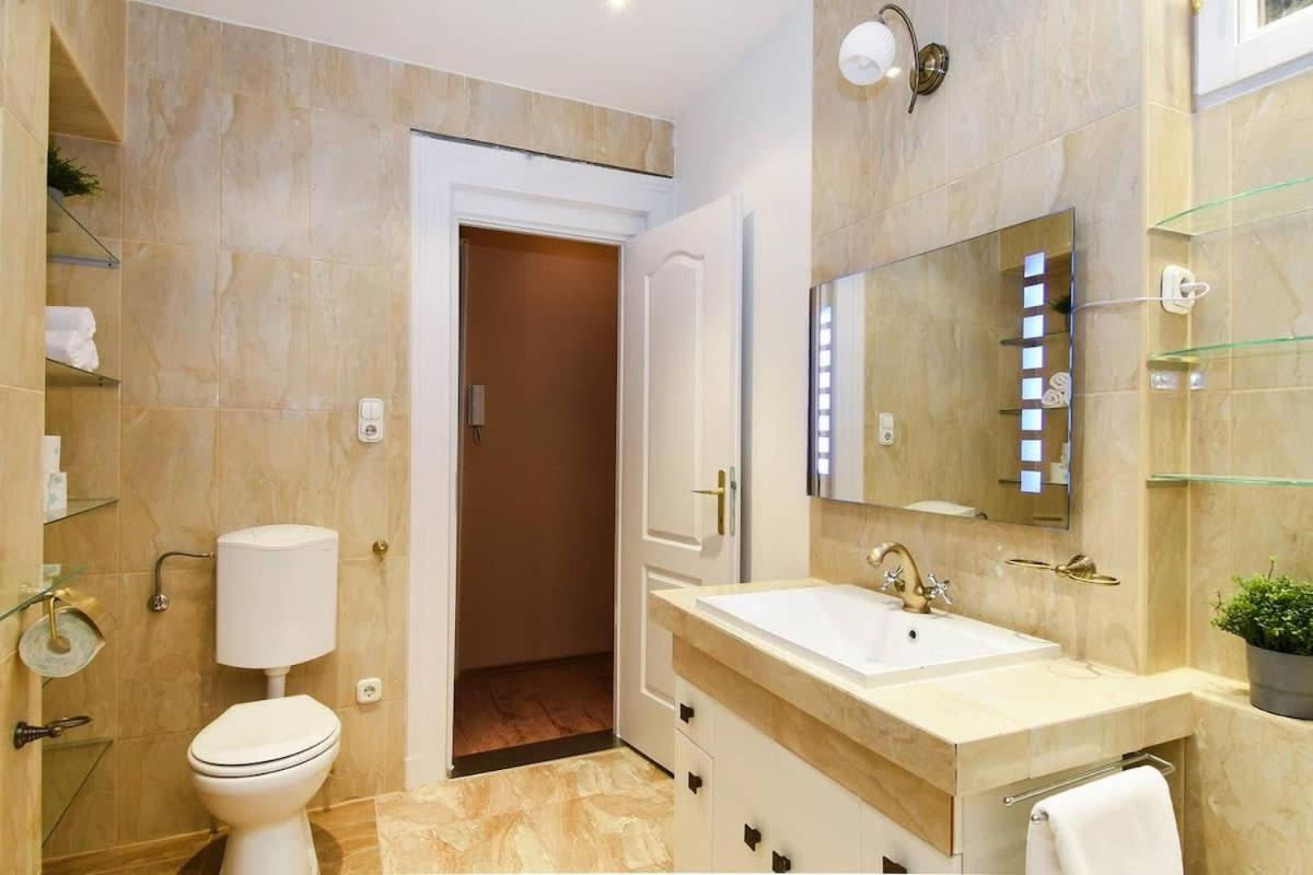 Very Central Very Spacious New Home ブダペスト エクステリア 写真